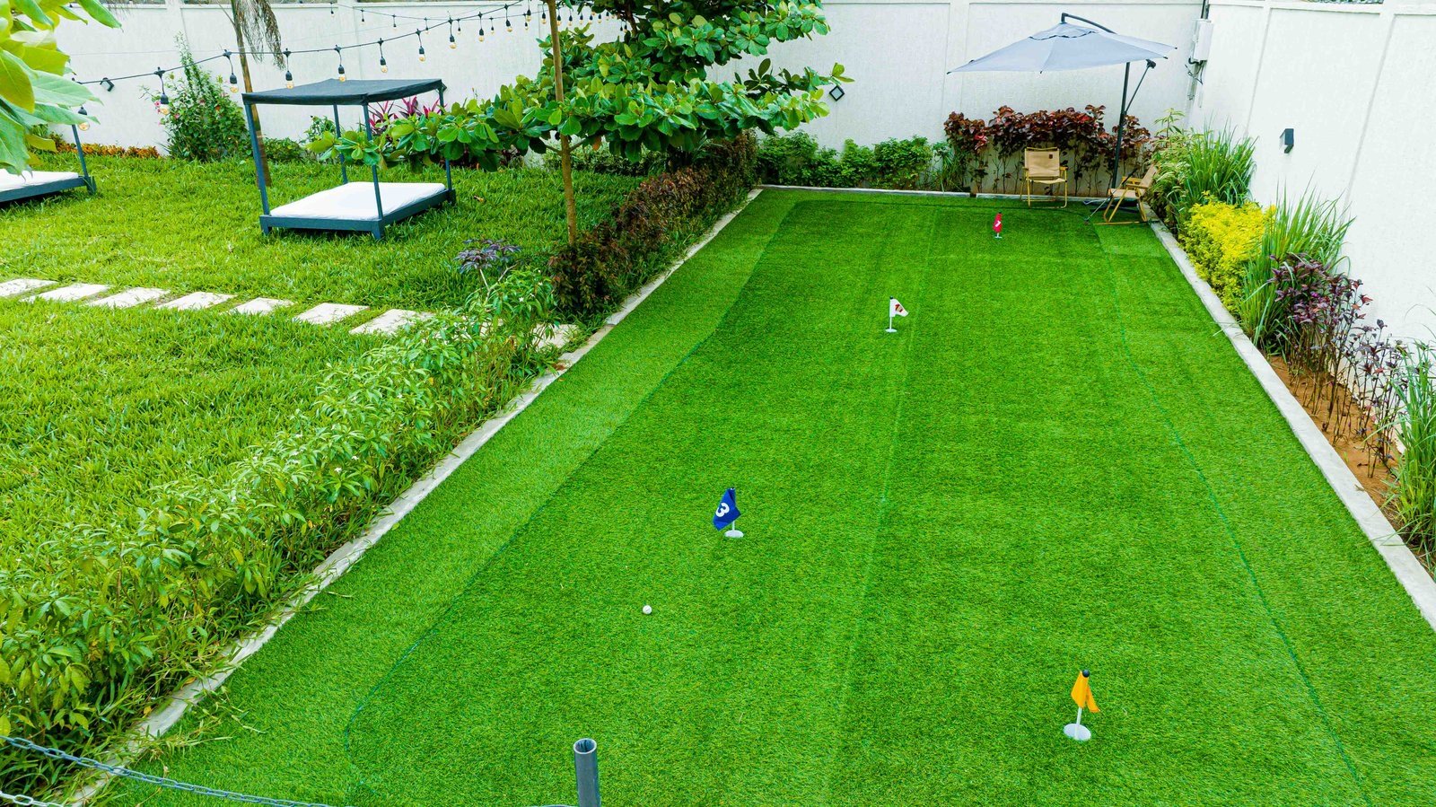 Putting green de golf, vue latérale